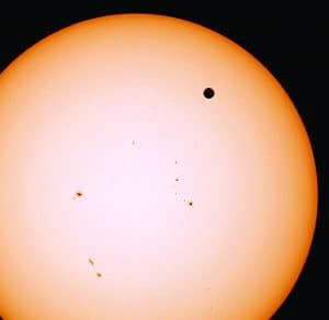 مقابلة عن علم الفلك - كوكب الزهرة أمام الشمس